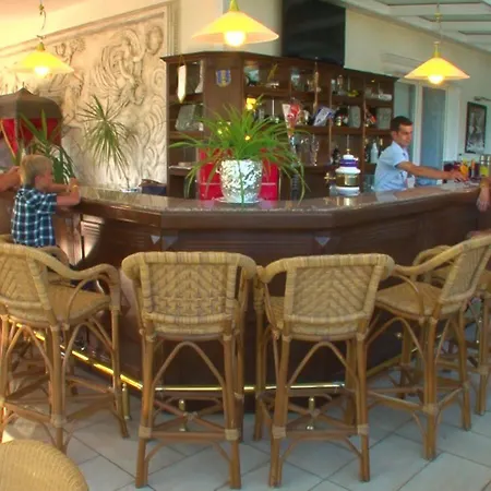 فندق Antik Garden And Antik 3*